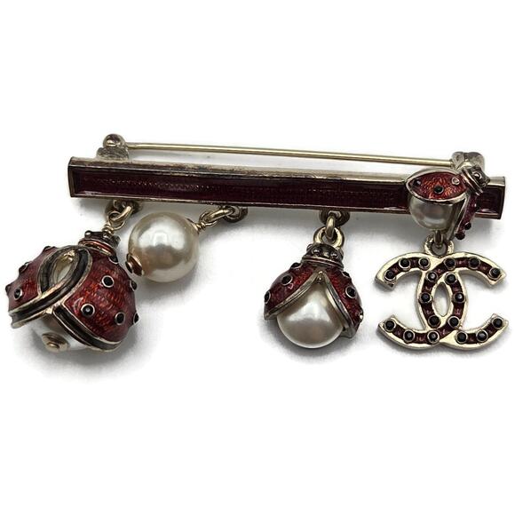 Chanel Gold Enamel Ladybug & Pearl Dangling Brooch A97981 Z5712 Spring 2018 VTG - Picture 6 of 16